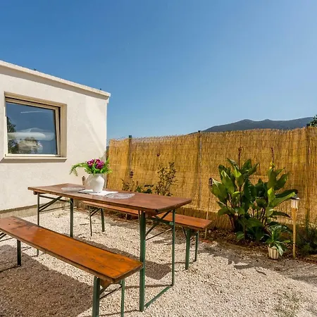House Luce With Pool Apartment Cisla Exterior photo