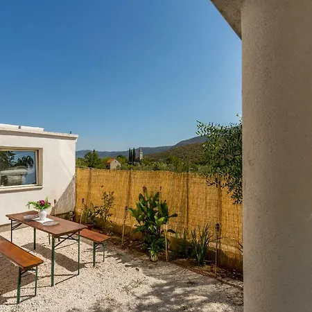 House Luce With Pool Apartment Cisla Exterior photo