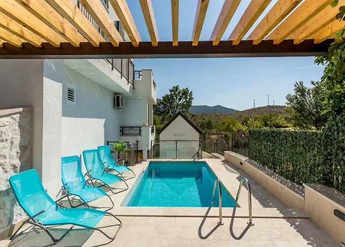 House Luce With Pool