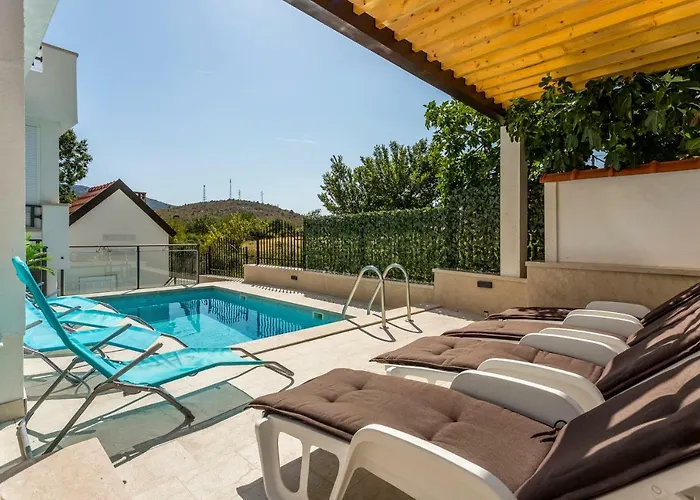 House Luce With Pool
