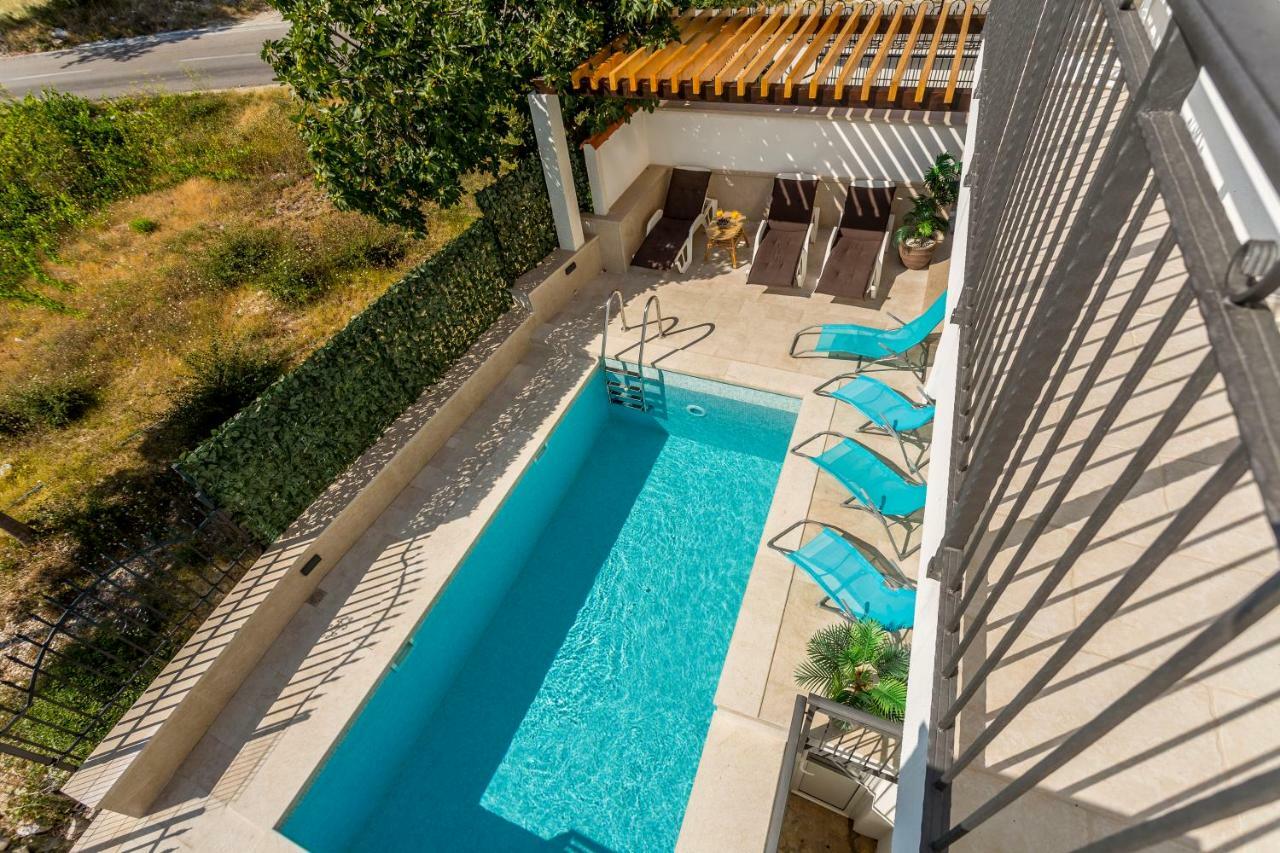 House Luce With Pool Apartment