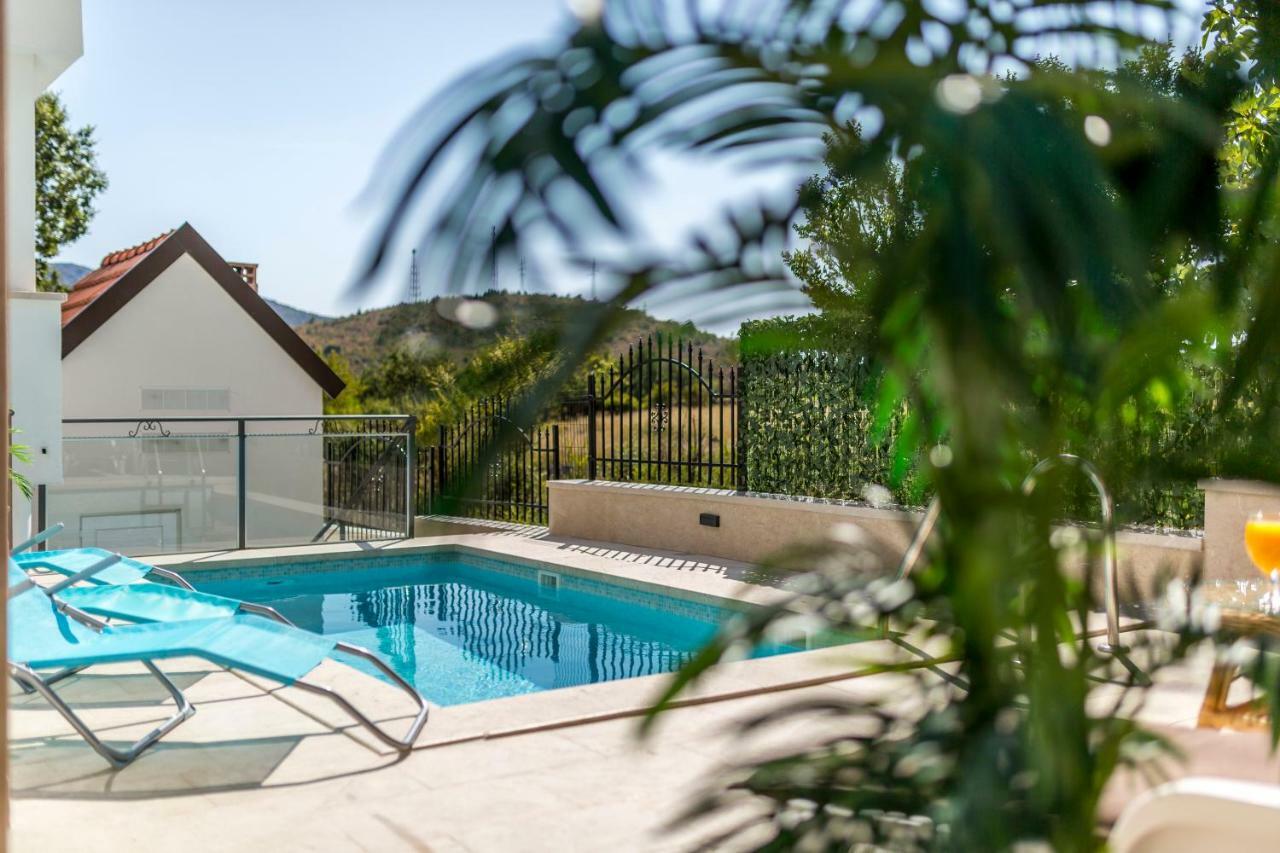 Apartment House Luce With Pool